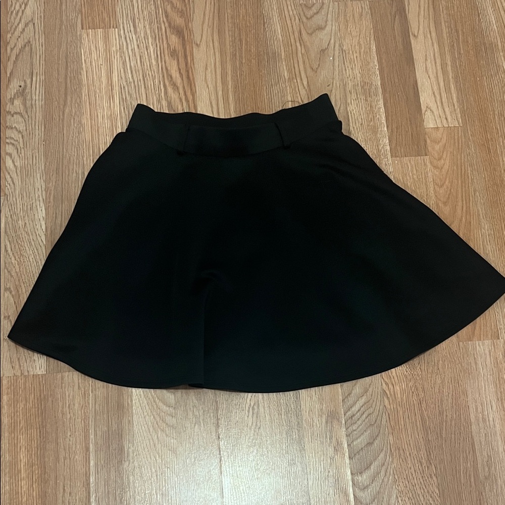 Hot Topic Black Pocketed Skirt Sz M